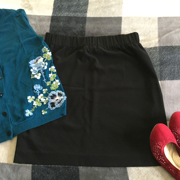 Ann Taylor Dresses & Skirts - Ann Taylor Pencil Skirt - Black - Size 8